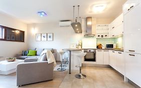 Renata Apartment 2Br, Near Beach